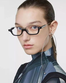 哥哥們，請(qǐng)用眼鏡“殺”我——論眼鏡的魅力與符號(hào)學(xué)